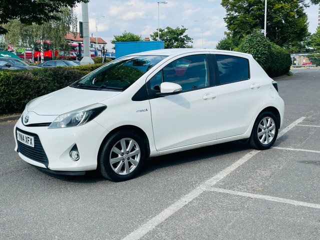 Toyota Yaris 1.5 Vvt-h Icon Plus White #4