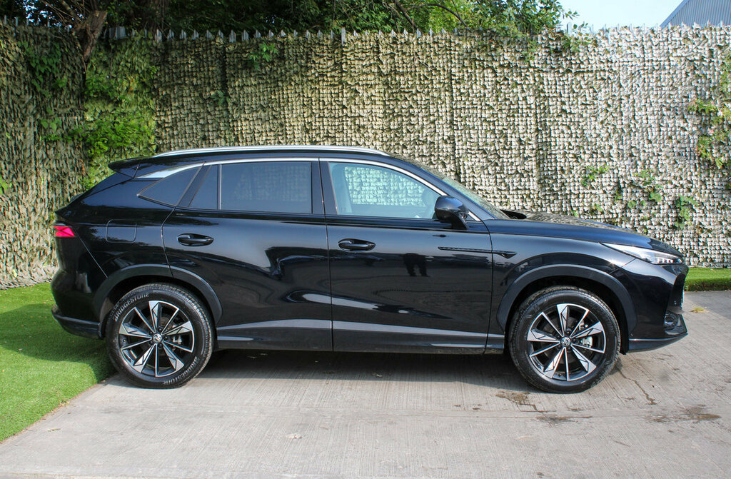 MG HS Trophy Black #3