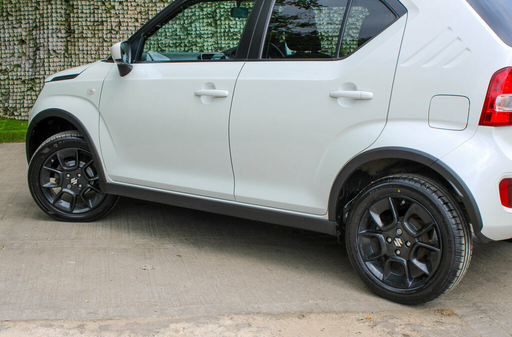Suzuki Ignis Red #10