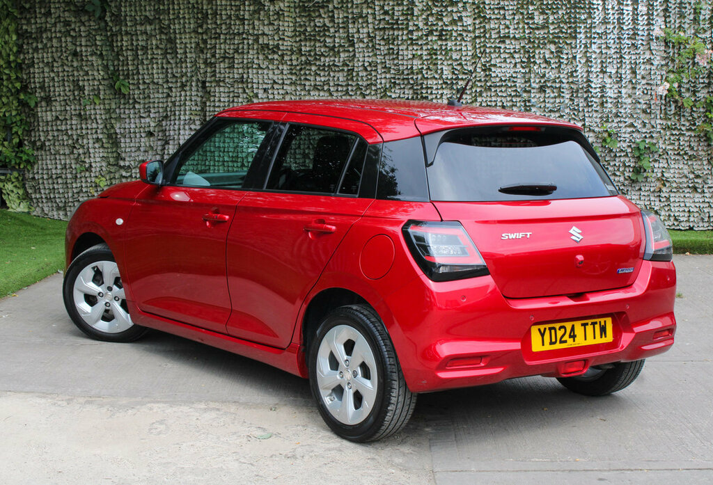 Suzuki Swift Motion Cvt Red #6