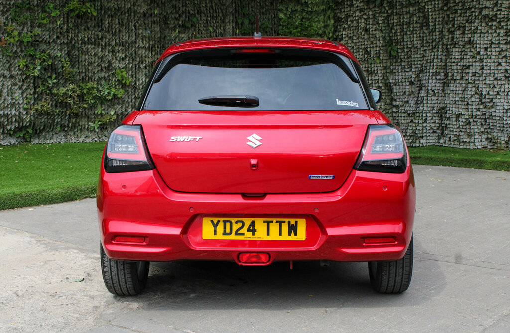 Suzuki Swift Motion Cvt Red #5