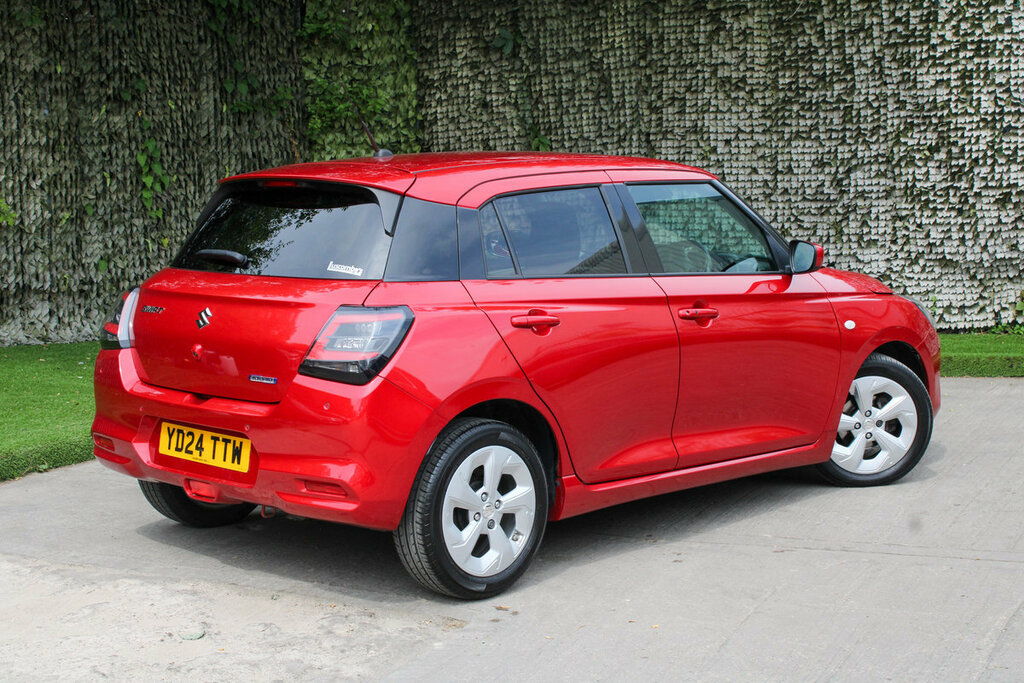 Suzuki Swift Motion Cvt Red #4