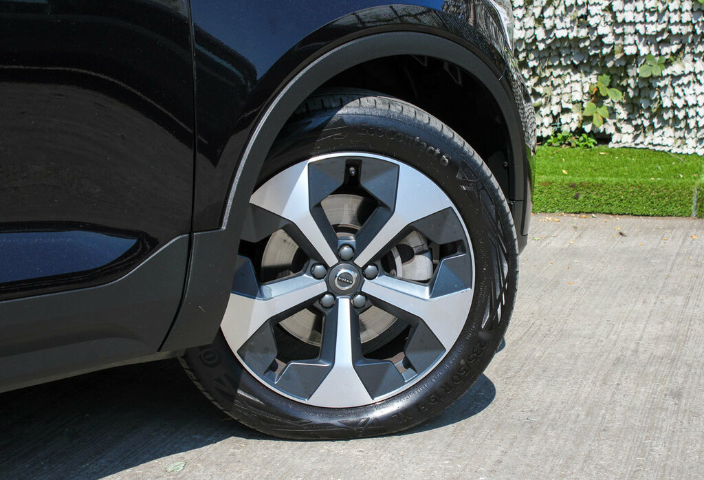 Volvo XC40 Ultra, B4 Mild Hybrid, Dark Only 38,490 O #13