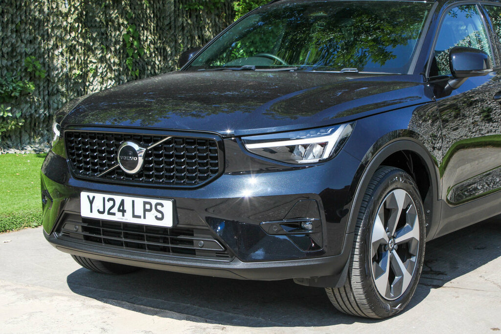 Volvo XC40 Ultra, B4 Mild Hybrid, Dark Only 38,490 O #12