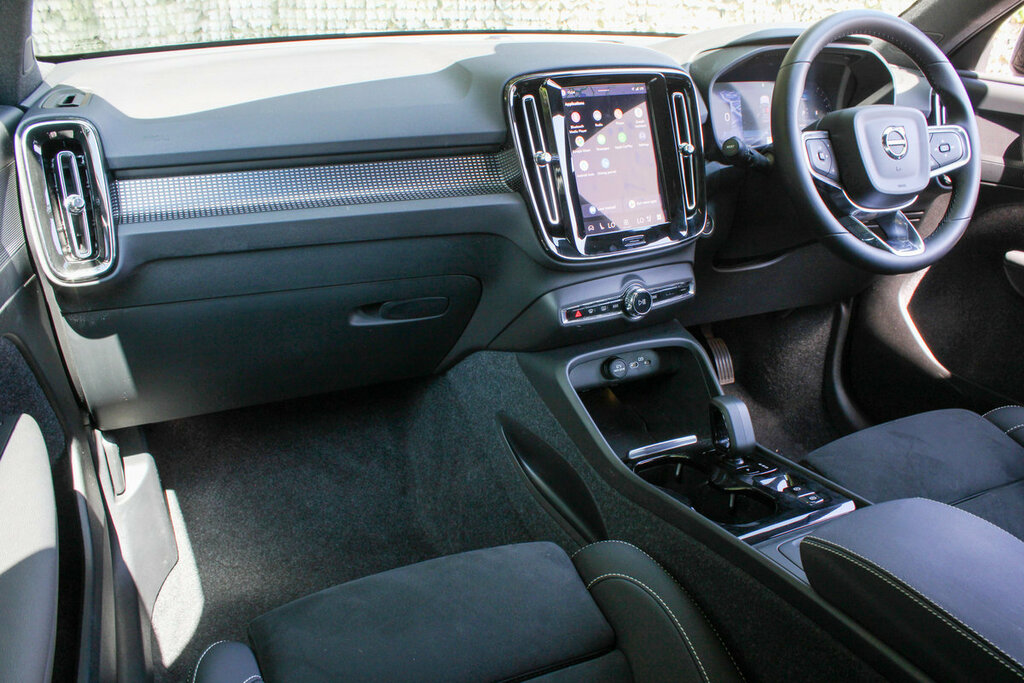 Volvo XC40 Ultra, B4 Mild Hybrid, Dark Only 38,490 O #19