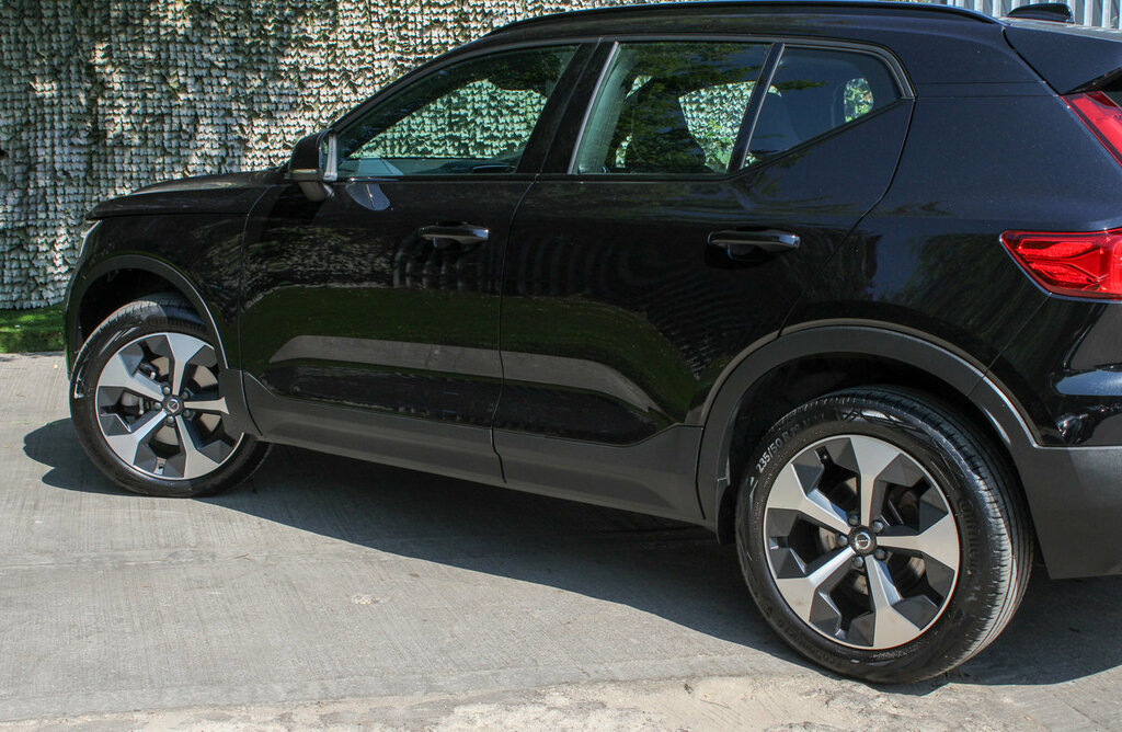 Volvo XC40 Ultra, B4 Mild Hybrid, Dark Only 38,490 O #10