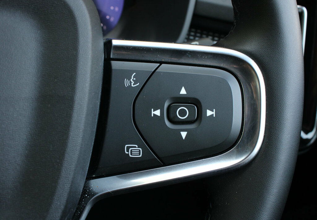 Volvo XC40 Ultra, B4 Mild Hybrid, Dark Only 38,490 O #22