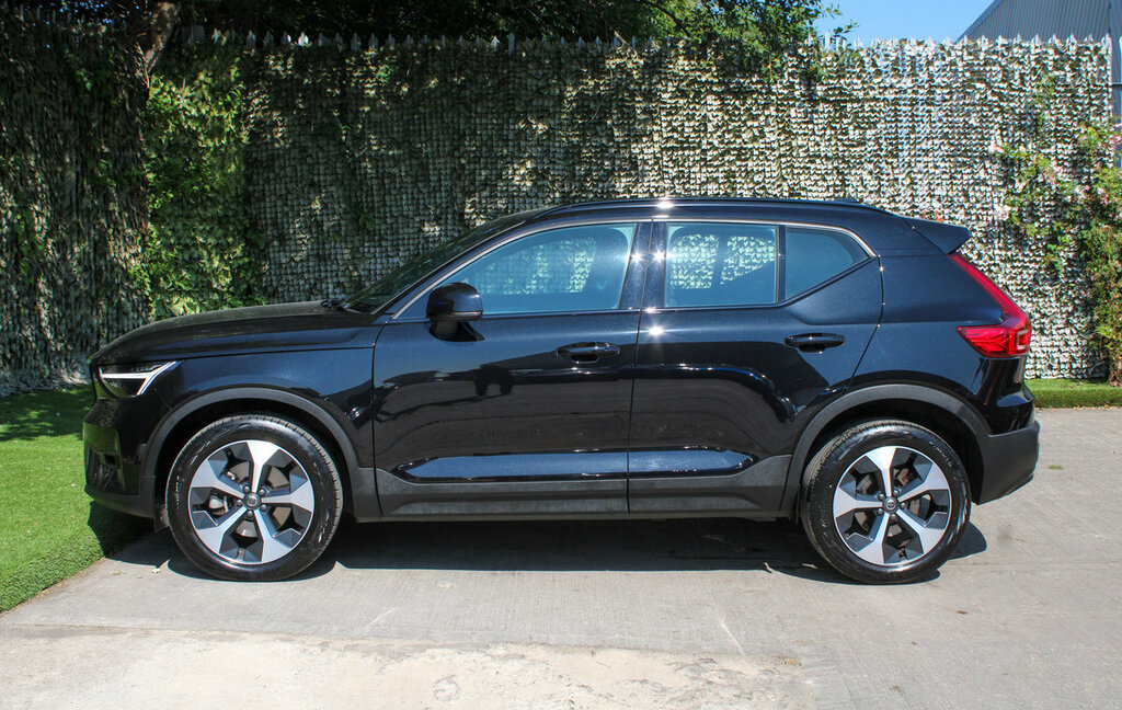 Volvo XC40 Ultra, B4 Mild Hybrid, Dark Only 38,490 O #7