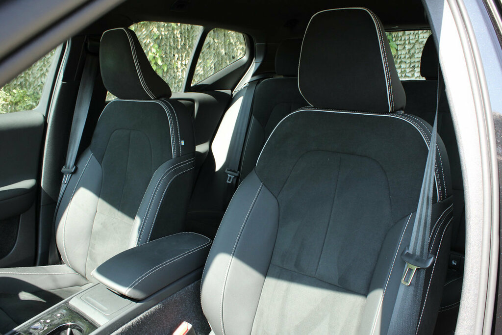 Volvo XC40 Ultra, B4 Mild Hybrid, Dark Only 38,490 O #41