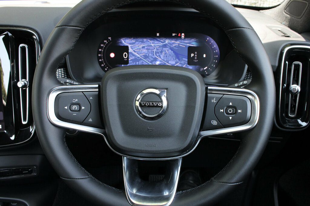 Volvo XC40 Ultra, B4 Mild Hybrid, Dark Only 38,490 O #20