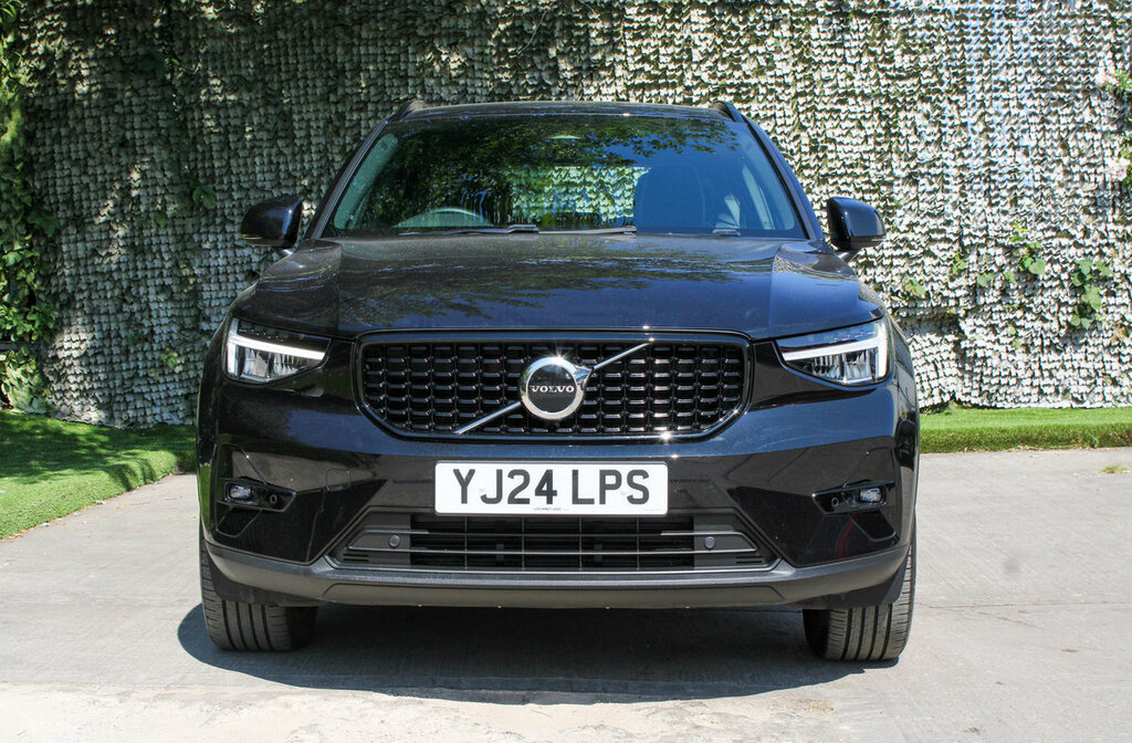 Volvo XC40 Ultra, B4 Mild Hybrid, Dark Only 38,490 O #9