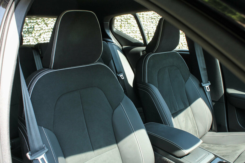 Volvo XC40 Ultra, B4 Mild Hybrid, Dark Only 38,490 O #40