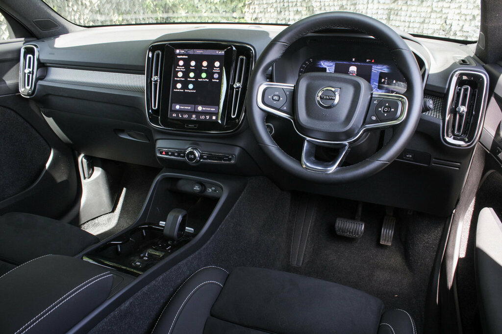 Volvo XC40 Ultra, B4 Mild Hybrid, Dark Only 38,490 O #18