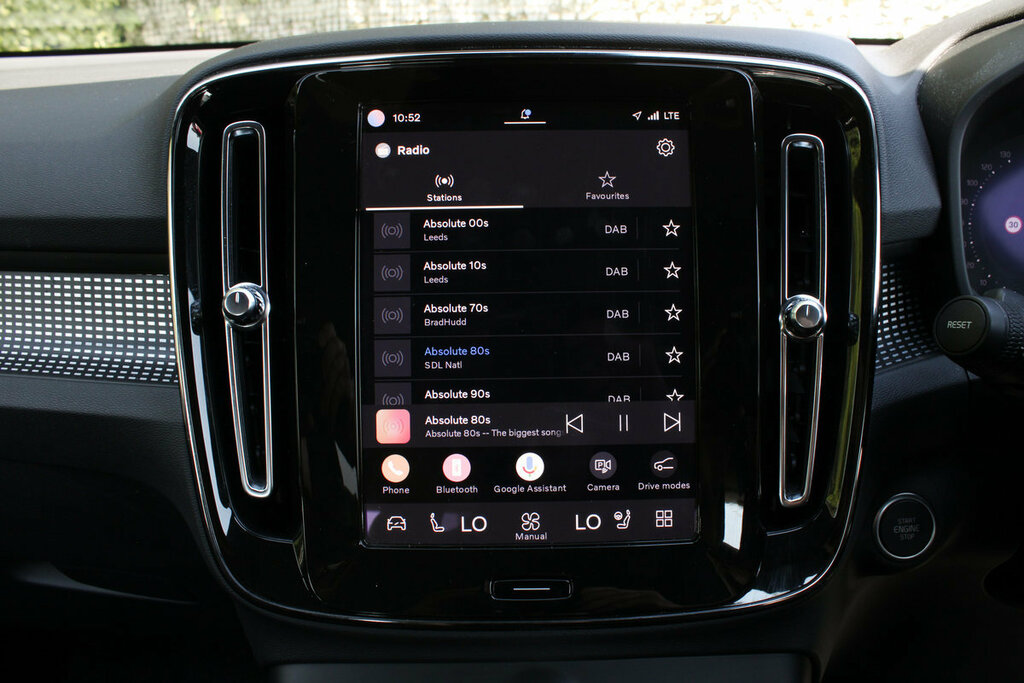 Volvo XC40 Ultra, B4 Mild Hybrid, Dark Only 38,490 O #30