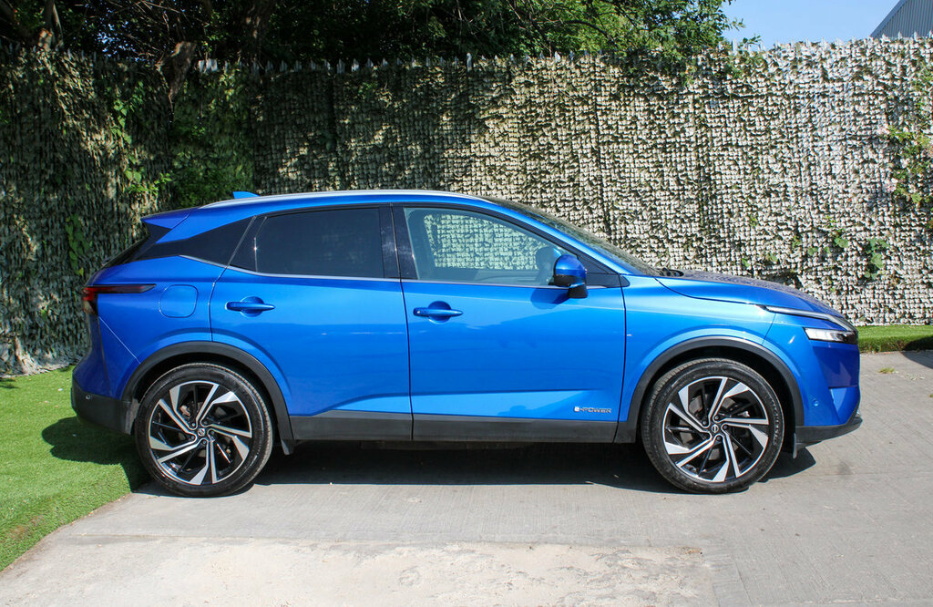 Nissan Qashqai Tekna Plus Blue #3
