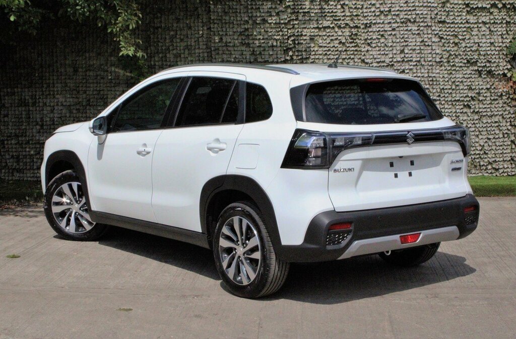 Suzuki S Cross Ultra Allgrip White #6