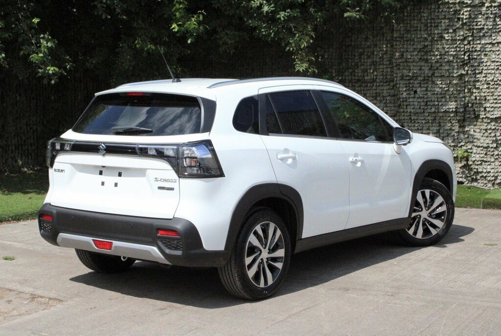 Suzuki S Cross Ultra Allgrip White #4