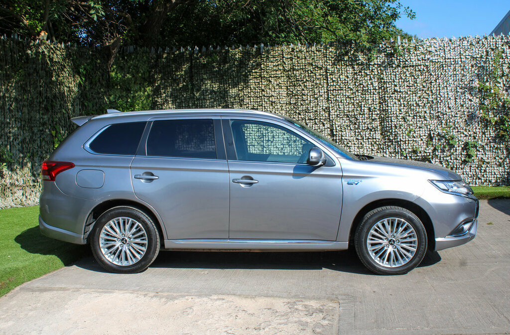 Mitsubishi Outlander Phev Dynamique Grey #3
