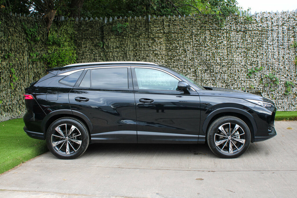 MG HS Trophy Black #3
