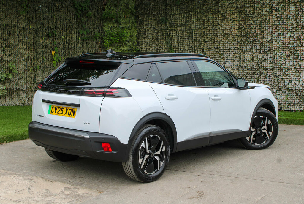Peugeot 2008 Gt White #4