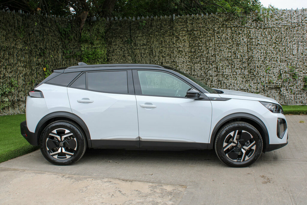 Peugeot 2008 Gt White #3