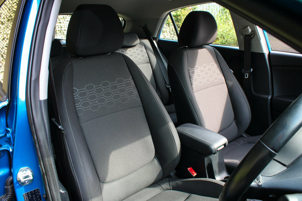 Kia RIO 1.0 T Gdi 2 Hatchback White #36