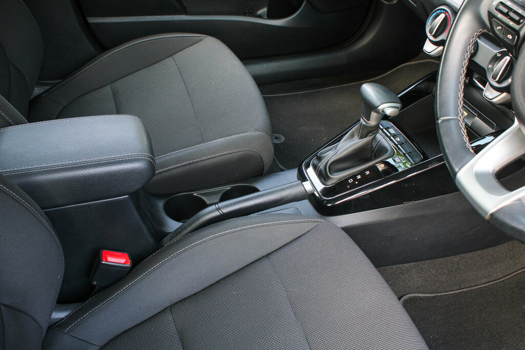 Kia RIO 1.0 T Gdi 2 Hatchback White #32