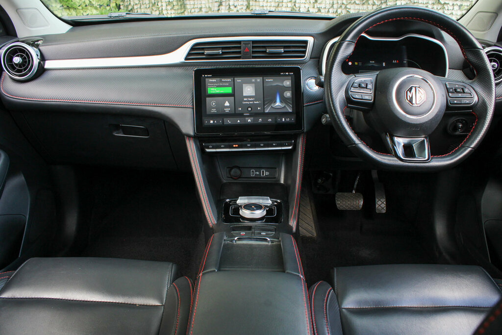 MG ZS Ev Trophy Black #2