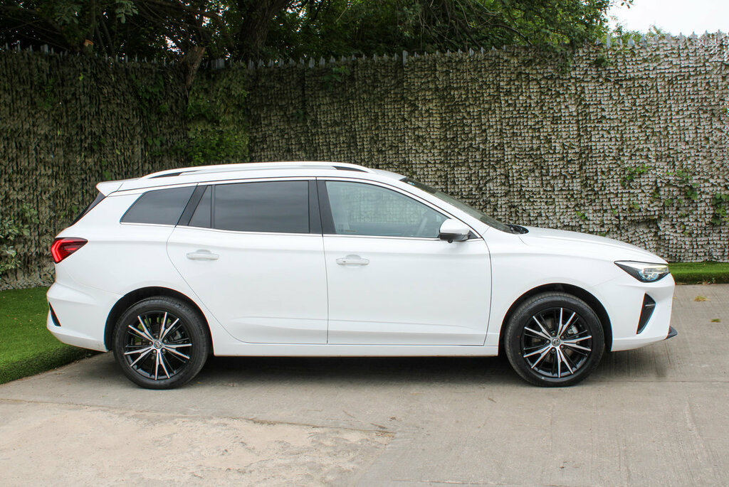 MG MG5 Trophy Long Range White #3