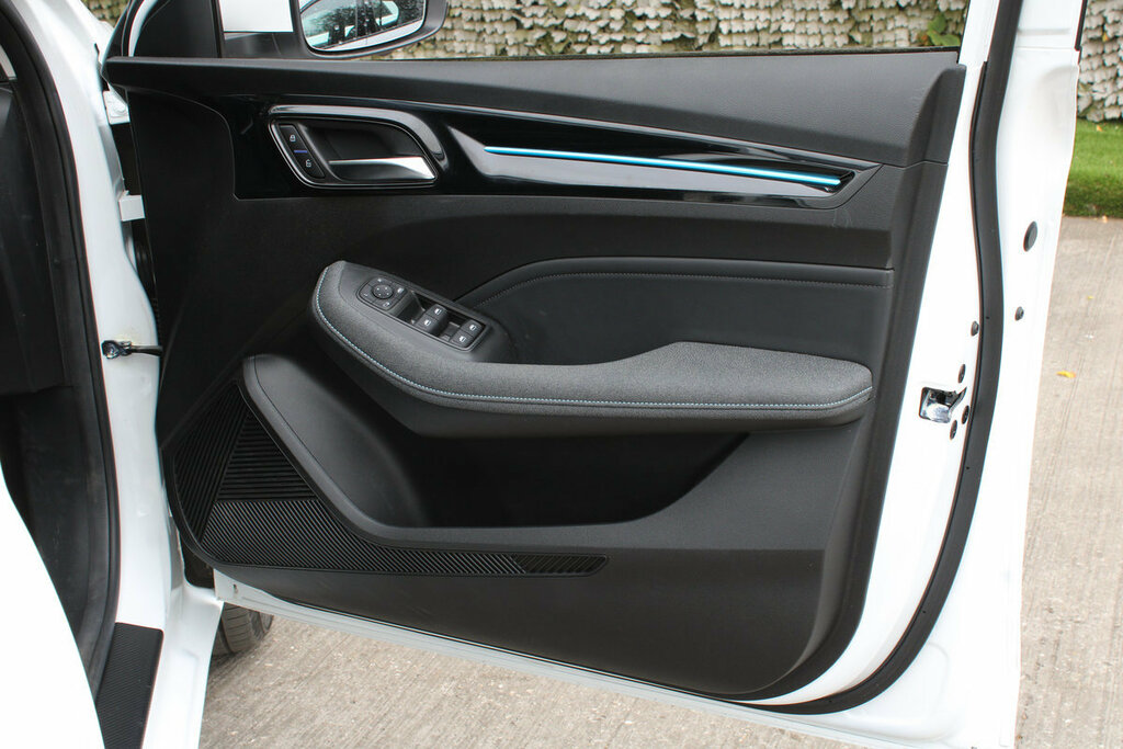MG MG5 61.1Kwh Trophy Long Range Estate Grey #47