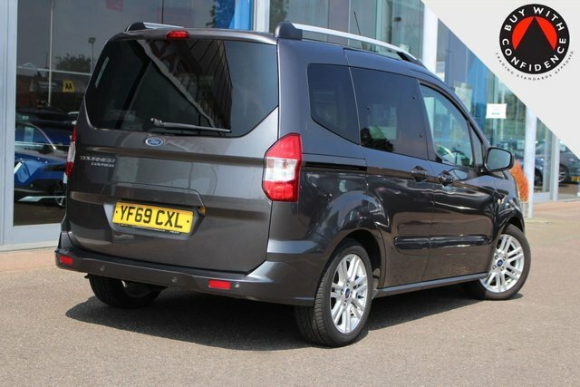 Ford Tourneo Courier Titanium Red #4