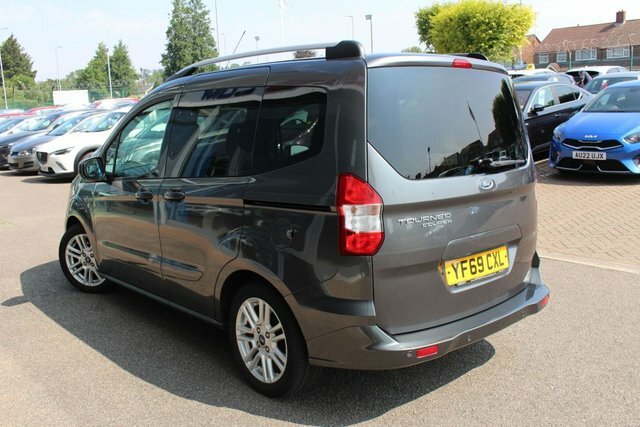 Ford Tourneo Courier Titanium Red #6