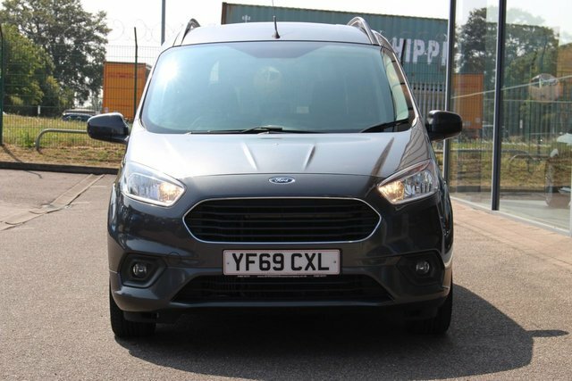Ford Tourneo Courier Titanium Red #11
