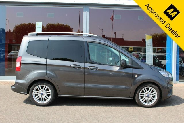 Ford Tourneo Courier Titanium Red #2