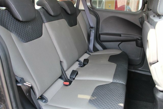 Ford Tourneo Courier Titanium Red #20