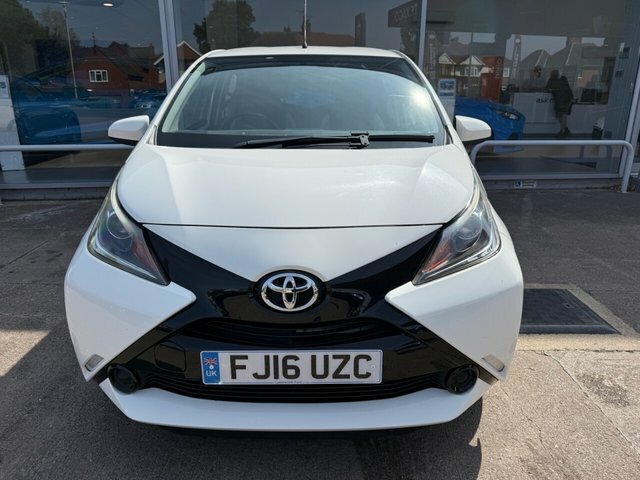Toyota Aygo Hatchback FJ16UZC White #2