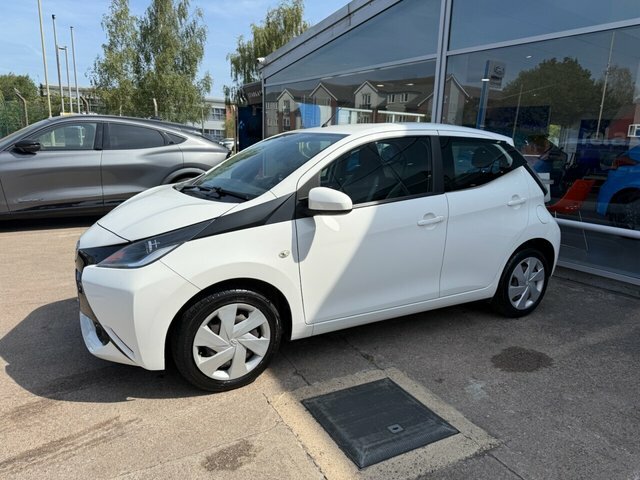 Toyota Aygo Hatchback FJ16UZC White #4