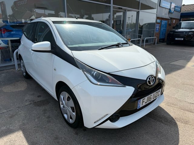 Toyota Aygo Hatchback White