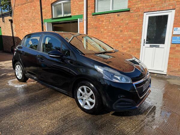 Peugeot 208 1.2 Puretech Active Euro 6 Black #4