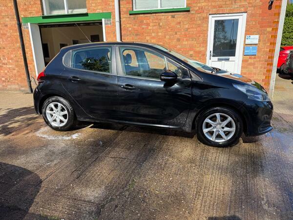 Peugeot 208 1.2 Puretech Active Euro 6 Black #5
