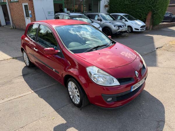 Renault Clio 1.2 16V Dynamique Red #2