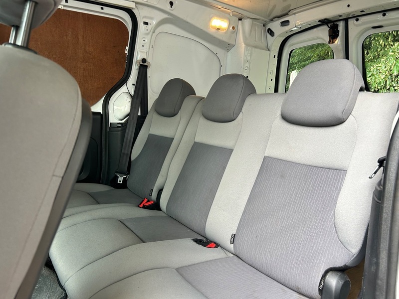 Peugeot Partner 2015 15 Hdi Silver #9