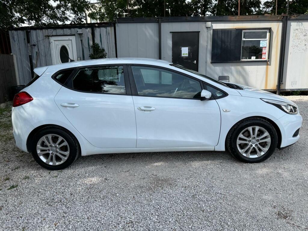 Kia Ceed Estate 1.6 Crdi Ecodynamics 2 Sportswagon Euro 5 White #9
