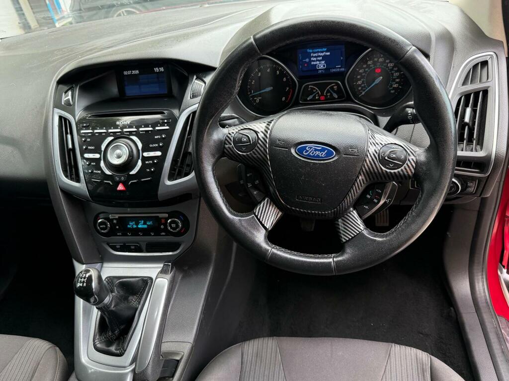 Ford Focus 1.6 Titanium Euro 5 Red #2