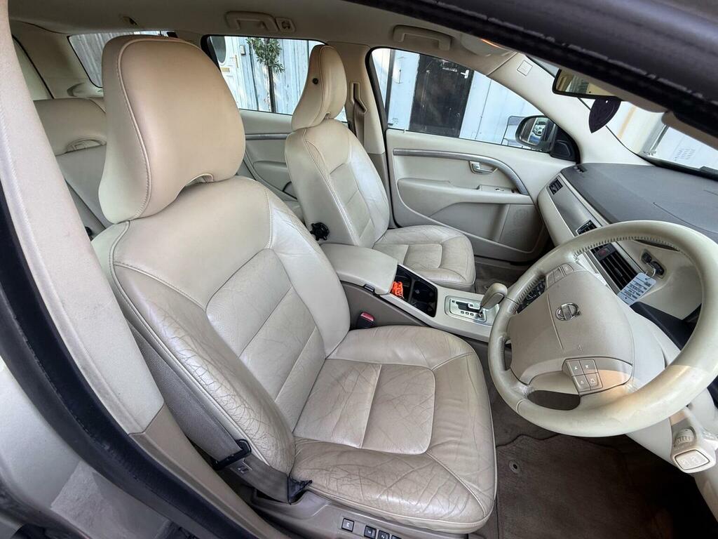 Volvo V70 Estate 2.4D Se Geartronic Euro 4 200808 Gold #3