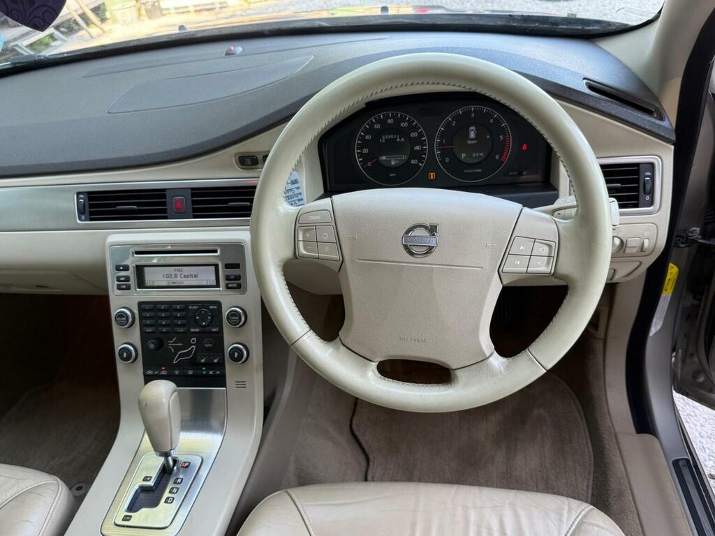 Volvo V70 Estate 2.4D Se Geartronic Euro 4 200808 Gold #2