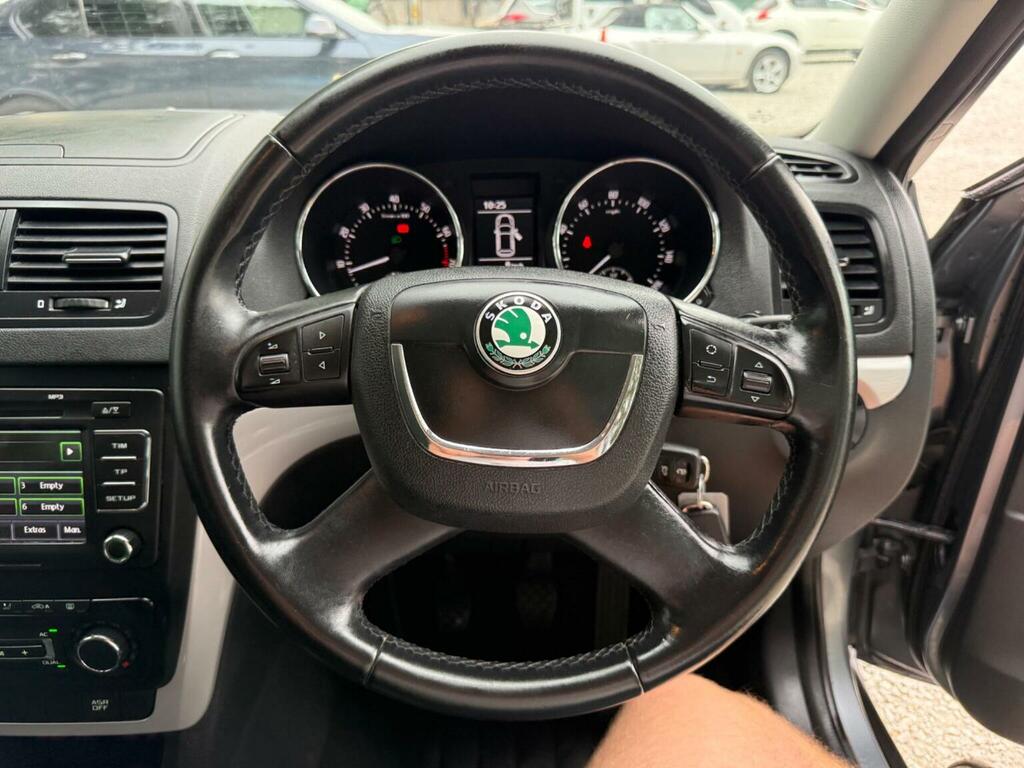 Skoda Yeti 1.2 Tsi Silver #27