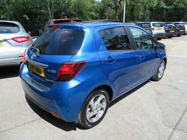 Toyota Yaris 2017 1.5 Vvt-h Icon Hatchback Hybrid E- Blue #4
