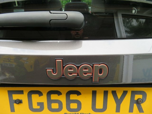 Jeep Renegade Jeep Renegade 1.6 Limited M-jet Estate White #17