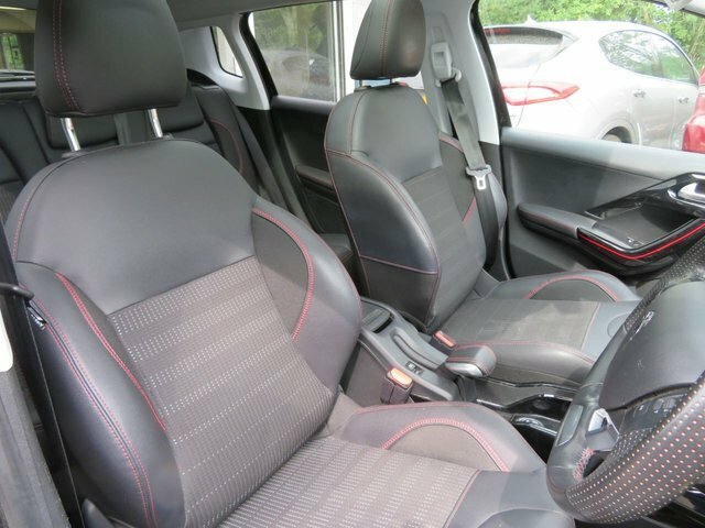 Peugeot 2008 1.2 Puretech Active Black #15